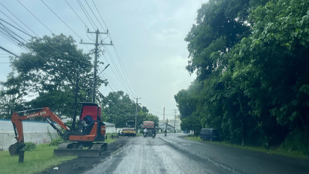 Sejumlah-titik-rusak-di-ruas-jalan-Nasional-di-Kota-Bitung-Sulut-mulai-diperbaiki-oleh-BPJN.jpg