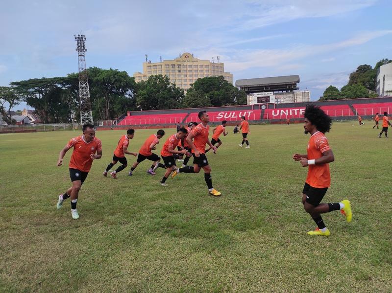 Skuad-Sulut-United-menjalani-latihan-interval-run-di-sela.jpg