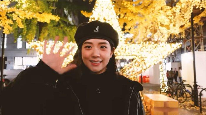 Sosok Jisoo BLACKPINK, Berulang Tahun Ke-28 Hari Ini, Rayakan dengan Rilis Vlog YouTube di London