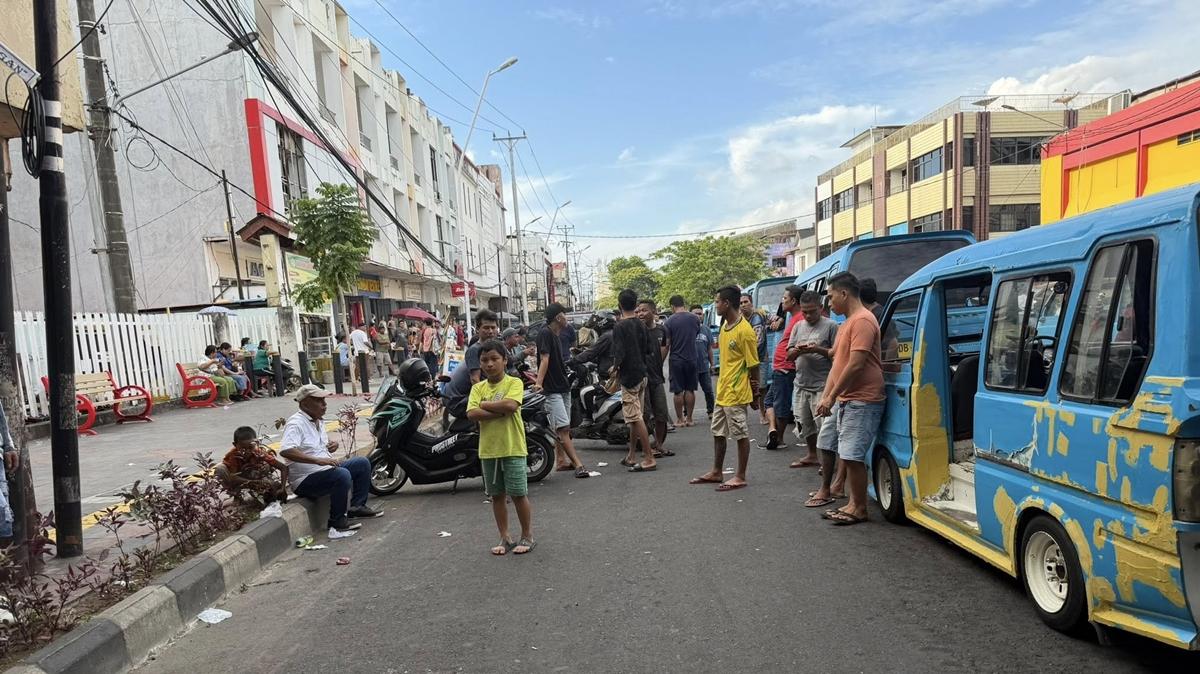 Sosok-korban-penikaman-di-depan-Jumbo-Pasar-Swalayan.jpg