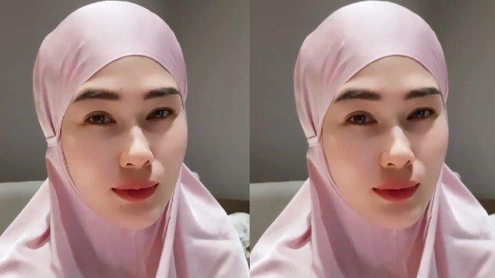 Stevie-Agnecya-pakai-hijab.jpg