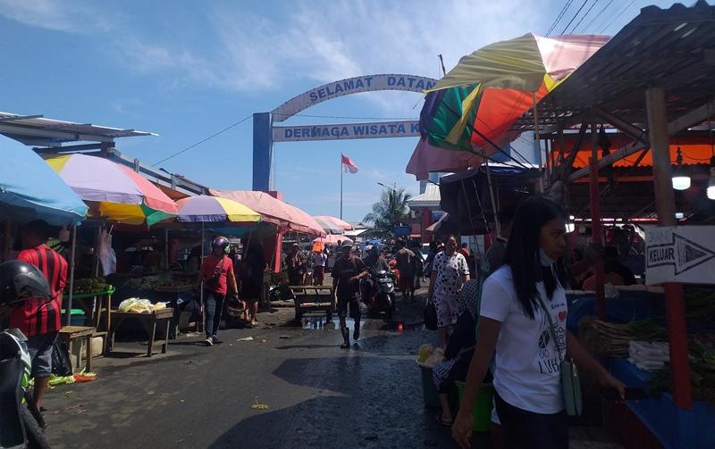 Pedagang Buah dan Sayur di Pasar Bersehati Manado Demo, Enggan Dipindahkan