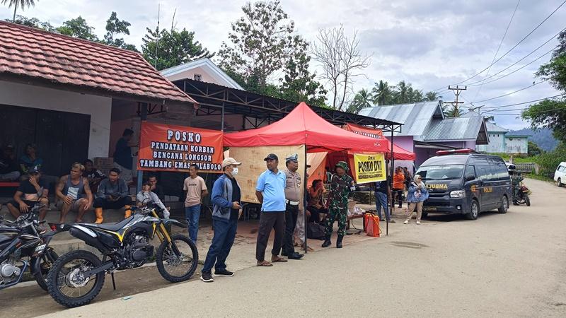 Suasana-Posko-SAR-Terpadu-di-Desa-Tulabolo-Kecamatan-Suwawa-THTH.jpg