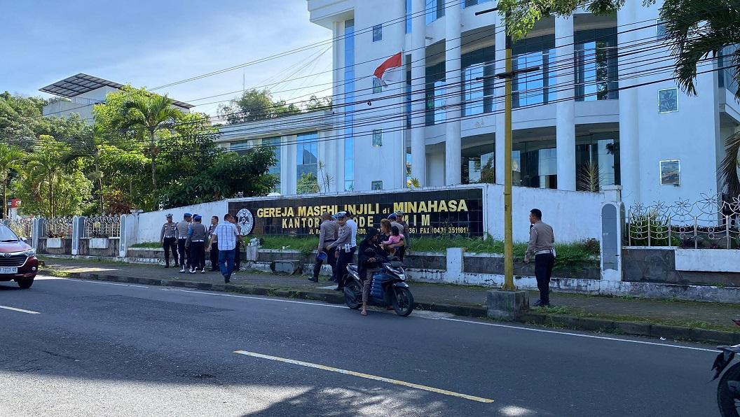 Jelang Aksi Damai Gerakan Reformasi GMIM, Polisi Hingga Brimob Siaga di Area Kantor Sinode Tomohon