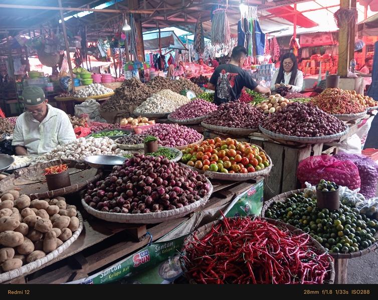 Suasana-di-Pasar-Beriman-Tomohon-Shfhfghfhfh.jpg
