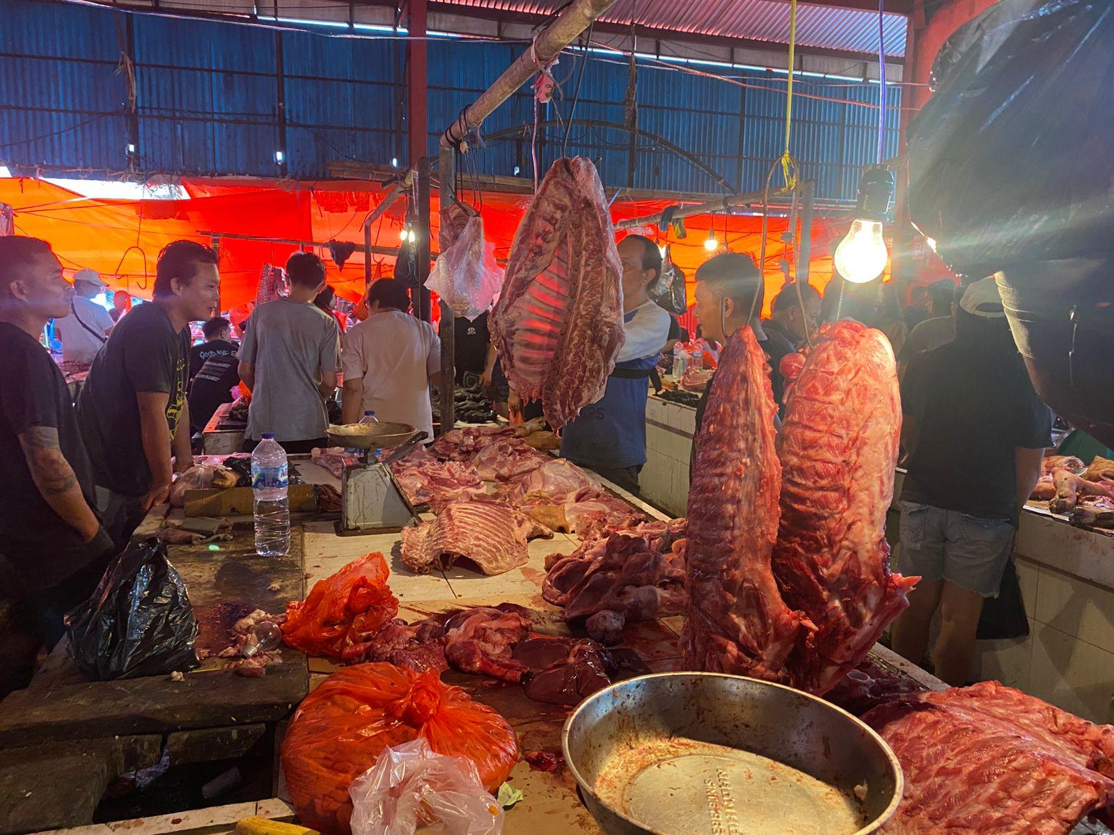 Daging Ekstrem di Pasar Beriman Tomohon: Tradisi Kuliner yang Tetap Diminati