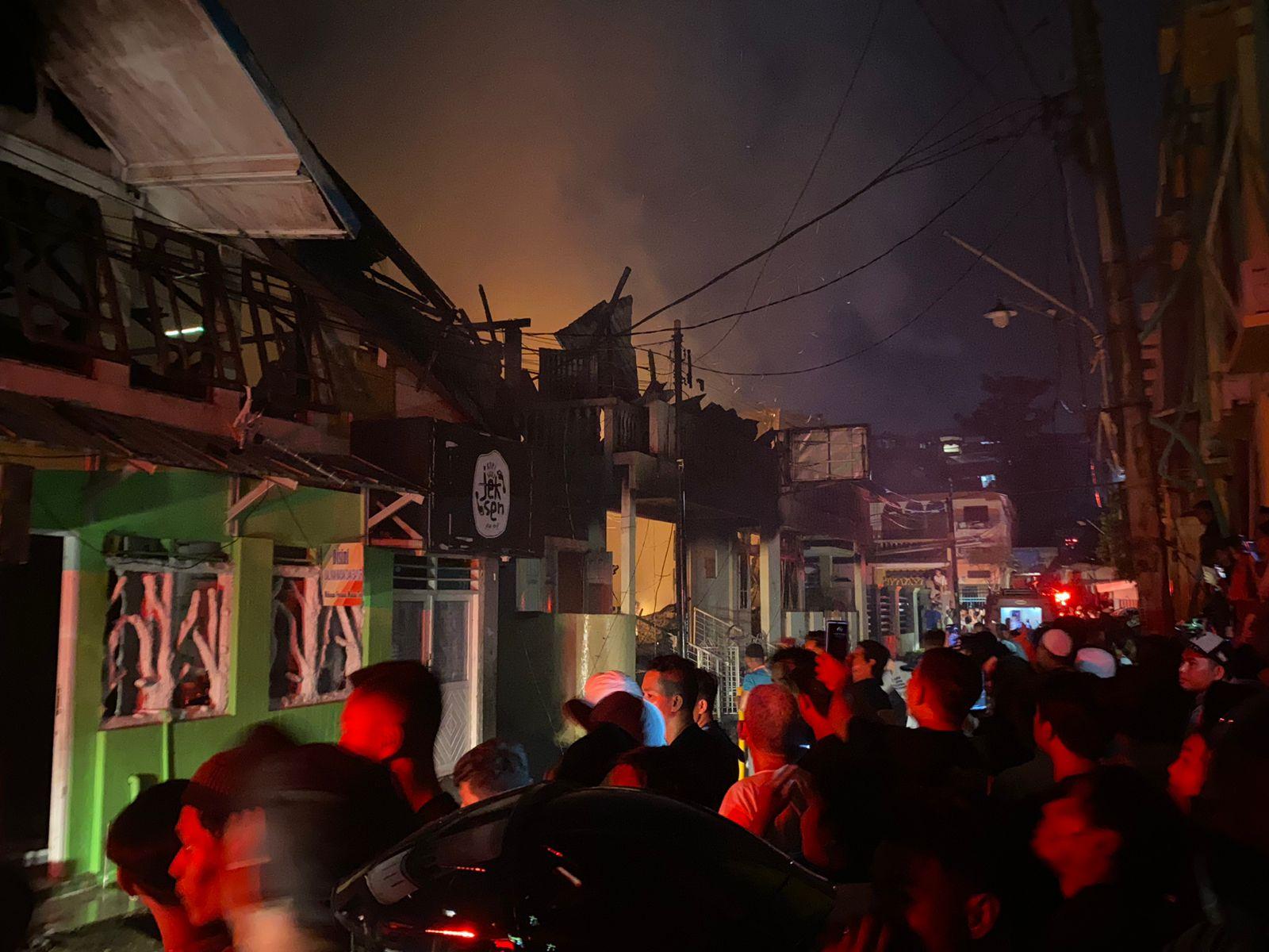 Suasana-di-lokasi-kebakakaran-tepatnya-di-Kamjhgjhj.jpg