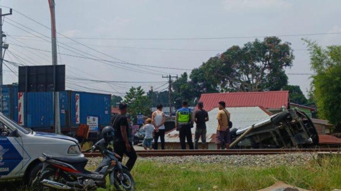 Kecelakaan Maut, 1 Orang Tewas di Tempat, Mobil Minibus Tertabrak Kereta Api