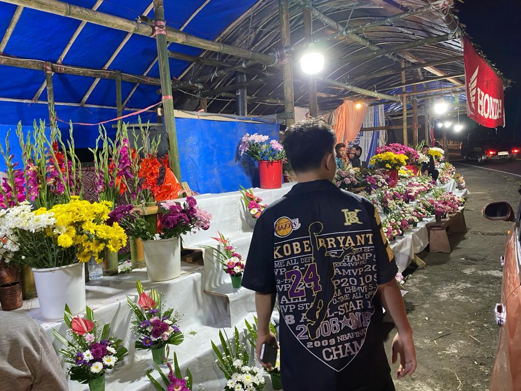Suasana-di-salah-satu-lapak-penjual-bunga-di-Kota-Tomohon-Sulawesi-Utara-25.jpg