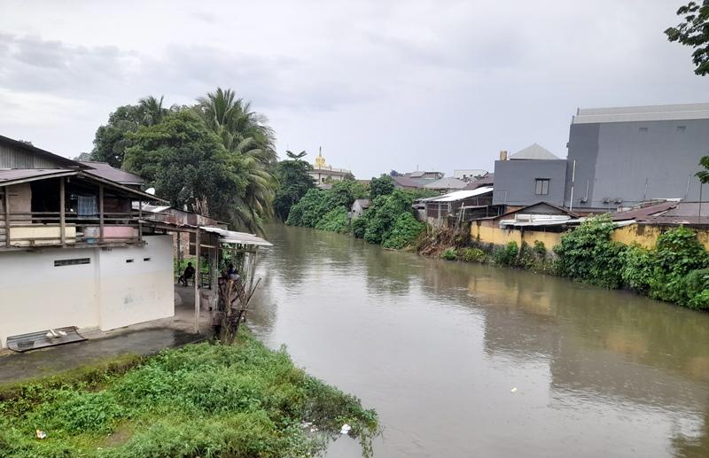 Suasana-di-tepi-DAS-Tondano-di-Manado-Sulawesi-Utara-y6756.jpg