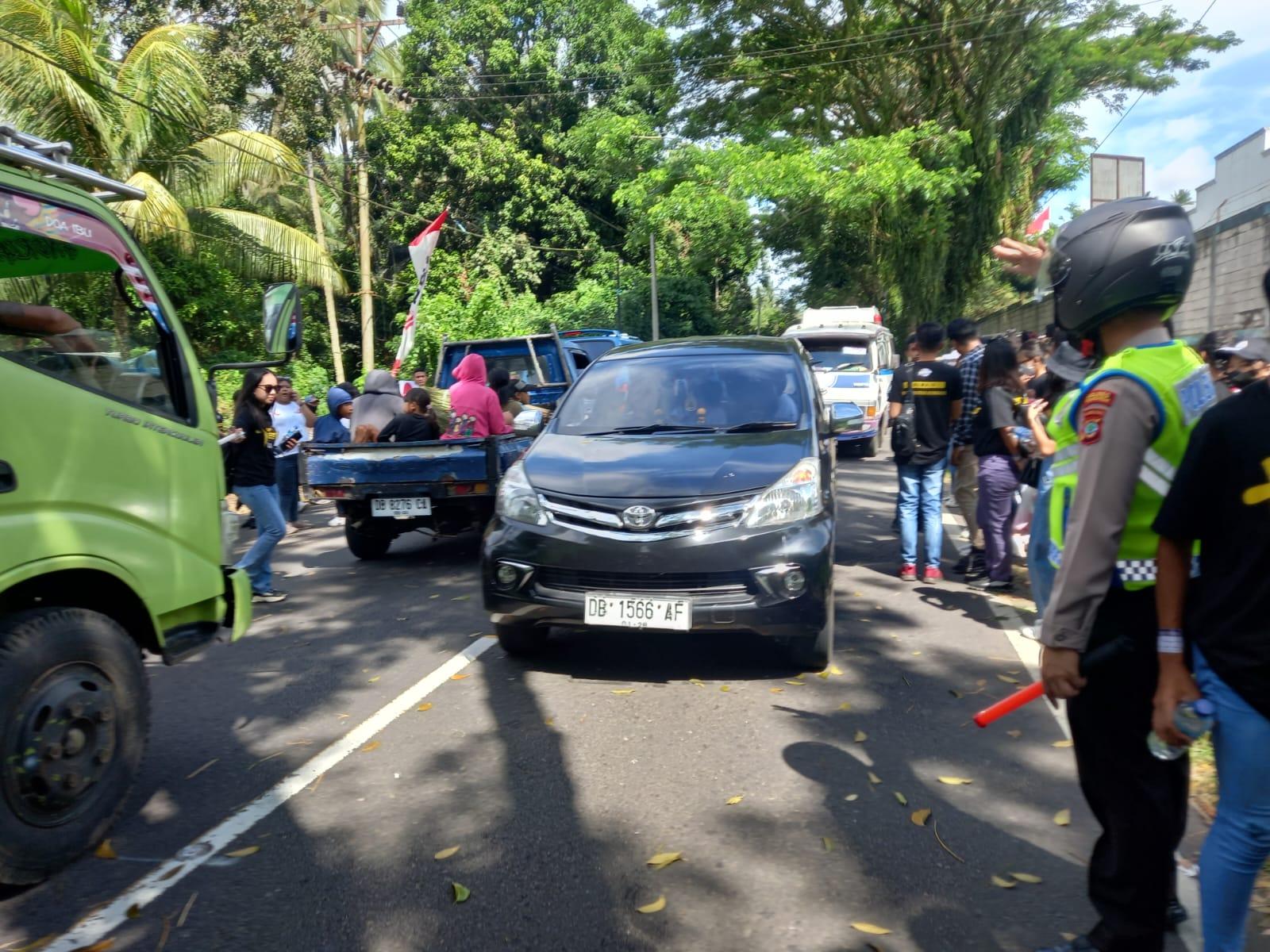 Suasana-lalu-lintas-lokasi-selebrasi-paskah-remaja-GMIM-ghg.jpg