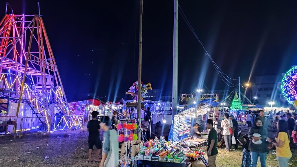 Pengunjung Mengaku Senang dan Terhibur di Pasar Malam Boulevard Dua Manado Sulawesi Utara