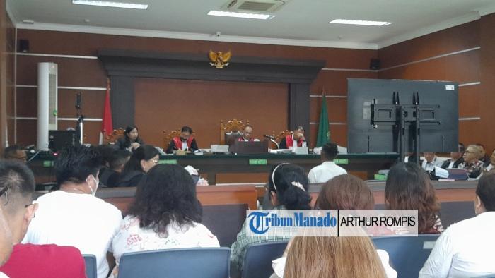 Suasana-sidang-lanjutan-kasus-dana-hibah-GMIM-wedg.jpg