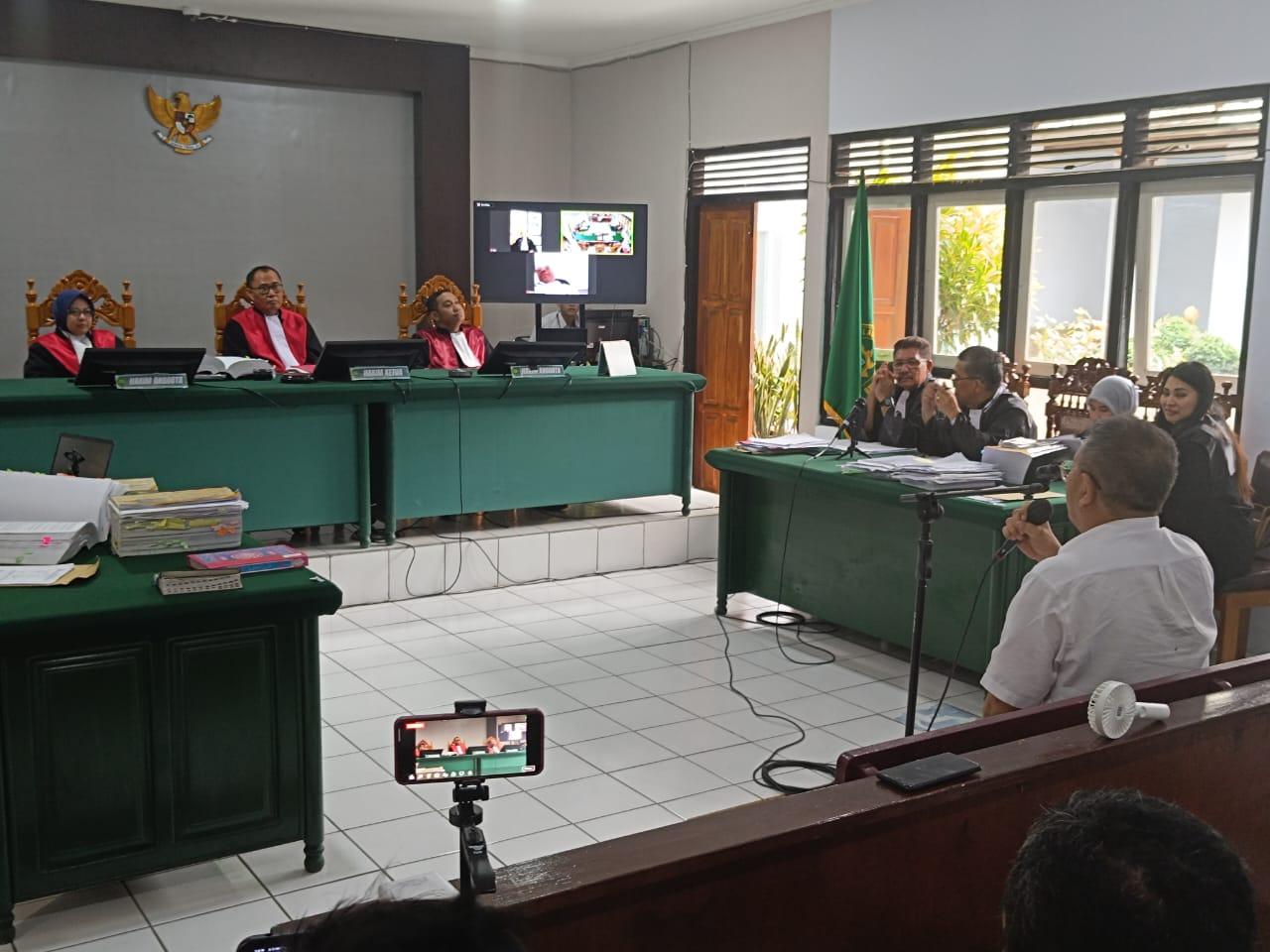 Suasana-sidang-mafia-tambang-ilegal-di-PN-Tondano-Senin-30-Oktober-2023.jpg