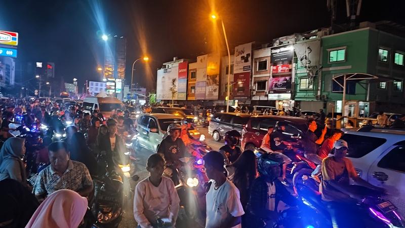 Ribuan Umat Muslim di Manado Ikut Takbiran, Konvoi dengan Mobil dan Motor