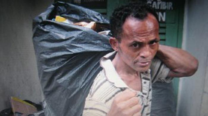 Suyanto-mantan-Petinju-Nasional-Kini-Jadi-Pemulung-dan-Tinggal-di-Emperan-Tribun-Jateng.jpg