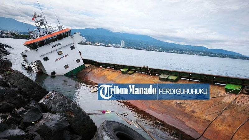 Kapal LCT Remu Terdampar di Kawasan Megamas Manado, Warga: Merusak Keindahan dan Ekosistem