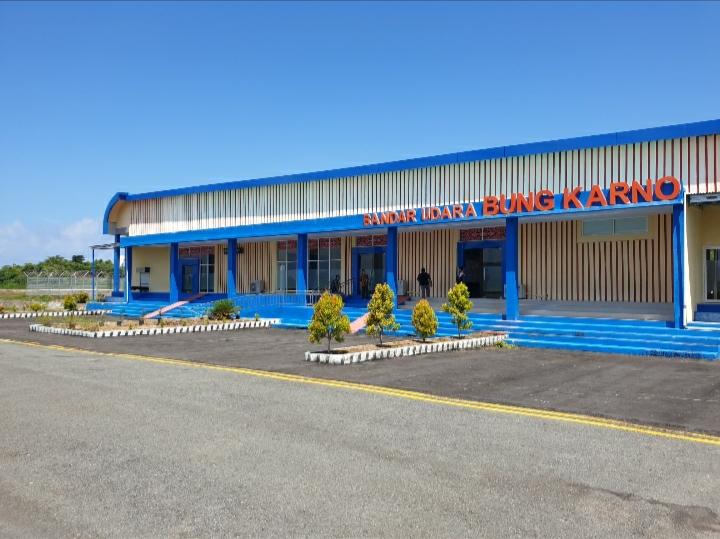 Terminal-keberangkatan-dan-kedatangan-Bandara-Siau-di-Kabupaten-Sitarojfjghjghj.jpg