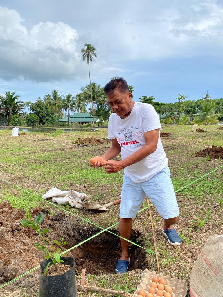 Gerakan Mari Jo Bakobong Gubernur Sulawesi Utara Olly Dondokambey Bagi Tips Menanam Pakai Telur Ayam