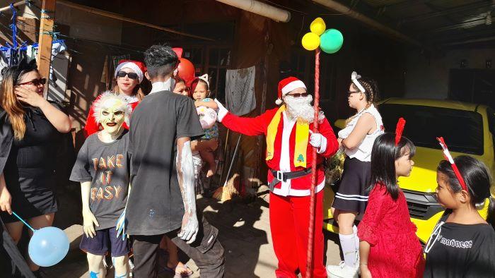 Tradisi-Santa-Claus-di-Manado.jpg
