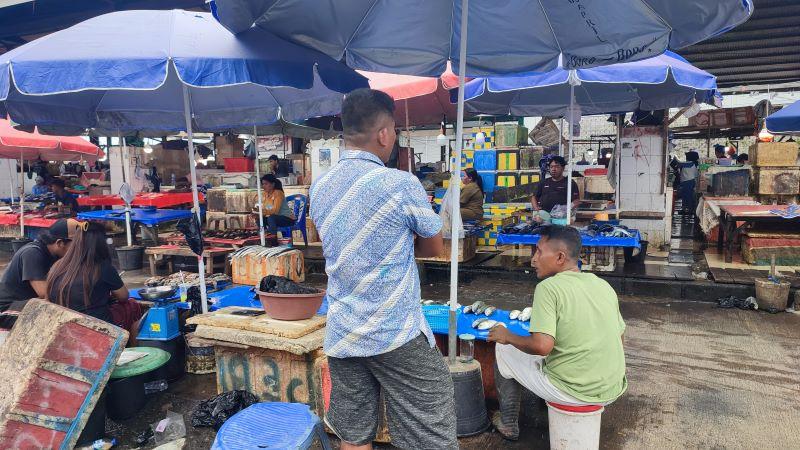 Tribun-ManadoFerdi-Guhuhuku-HARGA-IKAN-Pedagang-Ikan-di-Pasar.jpg