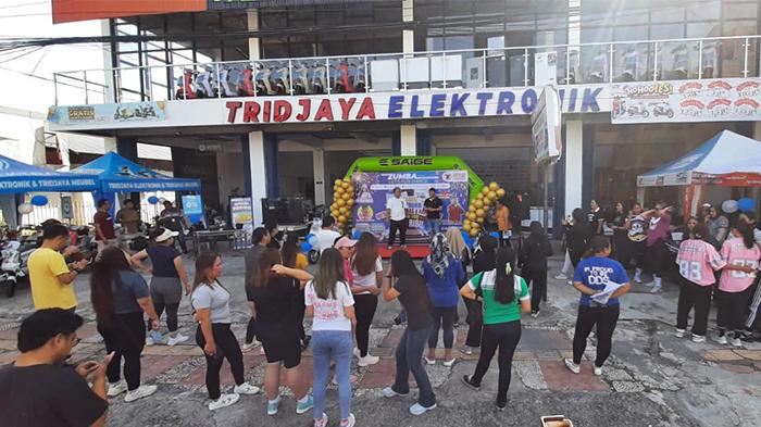 Tridjaya-Elektronik-TE-Manado-menggelar-kegiatan-zumba-bersama-warga.jpg