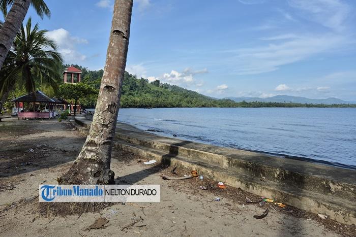Tumpukan-sampah-di-Pantai-Modisi-Kecamatan-Pinolosian-Kabupaten-Bolsel.jpg