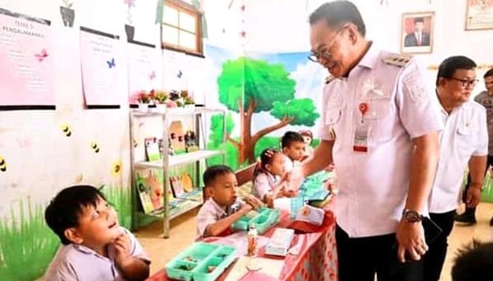 Uji-coba-program-Makan-Siang-Gratis-Presidenyhfghfghfh.jpg