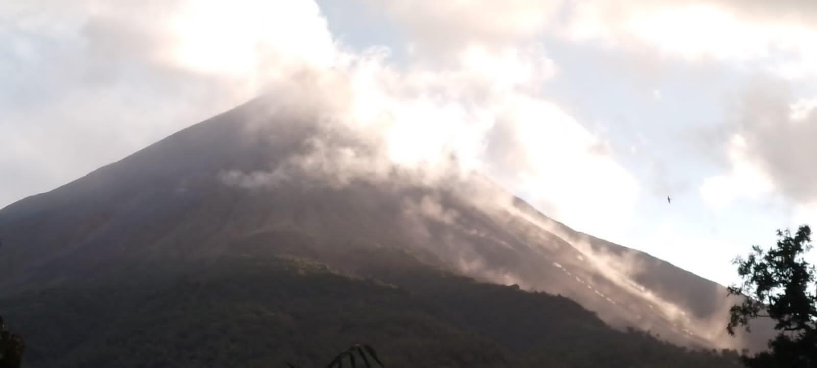 BREAKING NEWS : Jarak Luncur Guguran Lava Gunung Karangetang di Sitaro Sulawesi Utara Bertambah
