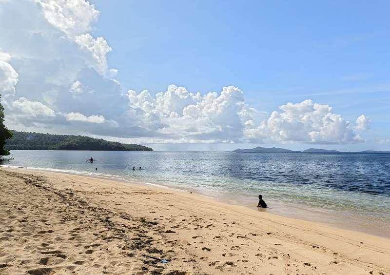 WISATA-Pantai-Pananuareng-yang-berada-di-Kampung-Tariang-BaruGY88.jpg