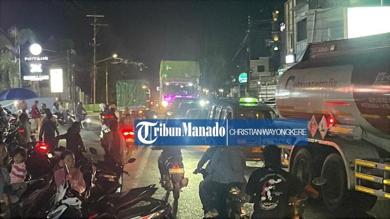 WOLTER-MONGINSIDI-Terjadi-kemacetan-panjang-dari-dua-arah-jalan-ruas-Wolter-MonginsidiLO89.jpg