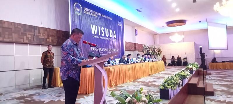 Wakil-Walikota-Nayodo-Kurniawan-Hadir-dalam-Acara-Wisuda-Institut-Kesehatajghjghjghj.jpg