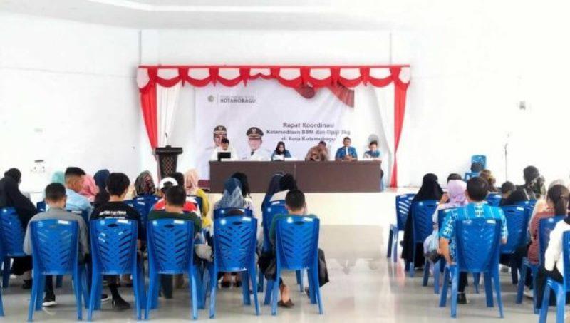 Asisten II Setda Kotamobagu Buka Rakor Jaga Stabilitas Harga BBM dan Elpiji Jelang Idul Fitri 2023