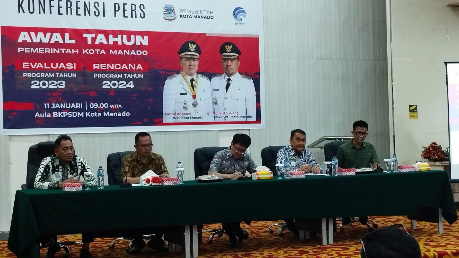Wali-Kota-Manado-Andrei-Angouw-dan-jajaran-dalam-press-conference-awal-tahun.jpg