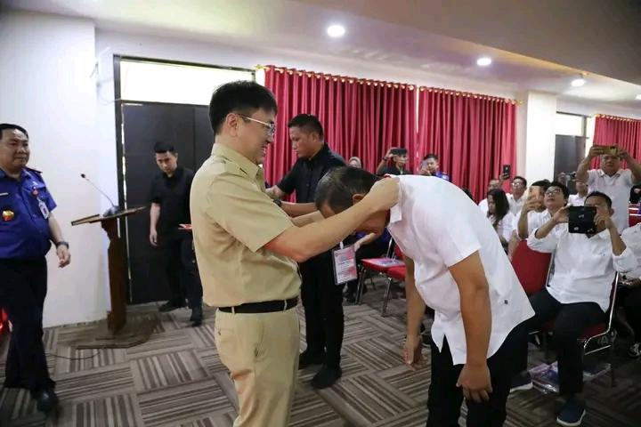 Wali Kota Manado Andrei Angouw Lantik Relawan Pemadam Kebakaran, Begini Tugasnya