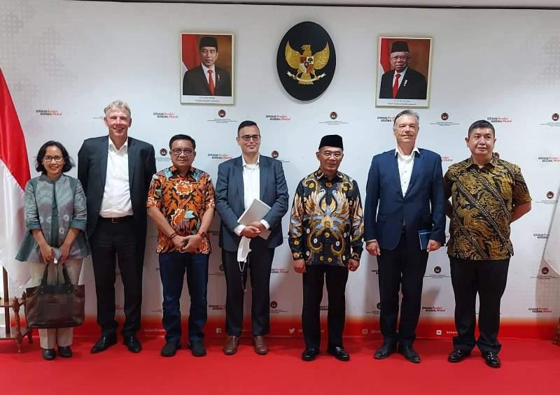 Wali-kota-Bitung-Maurits-Mantiri-melakukan-pertemuan-dengan-Menteri.jpg
