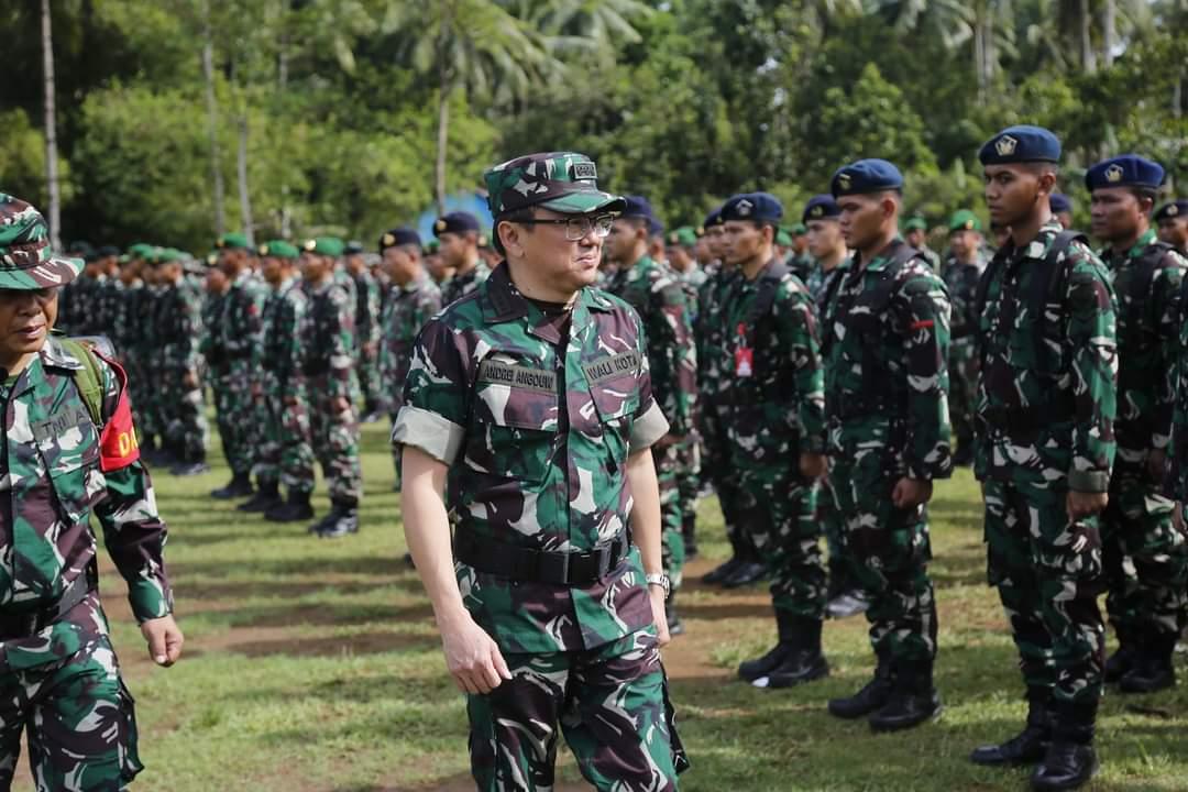 Andrei Angouw Tampil dengan Seragam Loreng TNI, Jadi Irup Pembukaan TNI MMD di Bengkol Manado