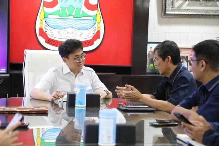 Walikota-Manado-Andrei-Angouw-menerima-kunjungan-Pimpinan-Kantor.jpg