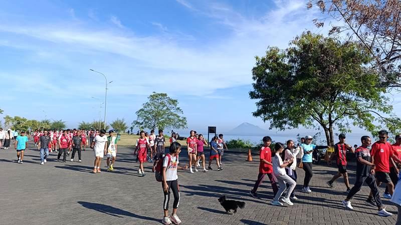 Warga-berolahraga-di-Kawasan-Megamas-Kota-Manado-Sabtu-9-Mei-2026gjjghjgh.jpg