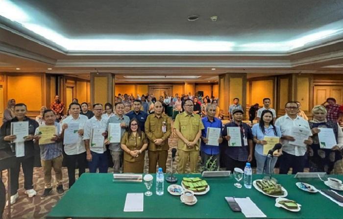 Wawali-Manado-Richard-Sualang-membuka-pelatihan-bagi-87-pengurus-Koperasi-Merah-Putih.jpg