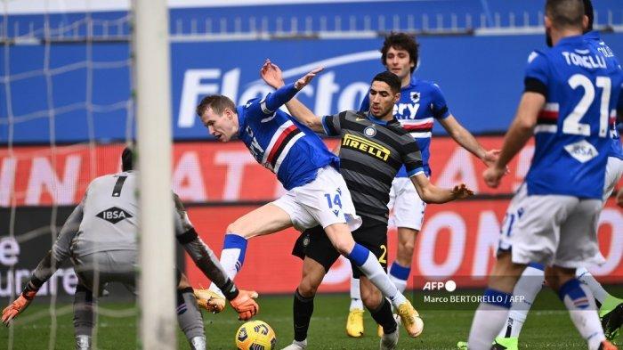 achraf-hakimi-menantang-gelandang-ceko-sampdoria-jakub.jpg