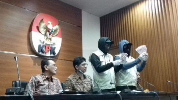 Ditetapkan Jadi Tersangka, ADM dan Ketua PT Manado Langsung Ditahan KPK