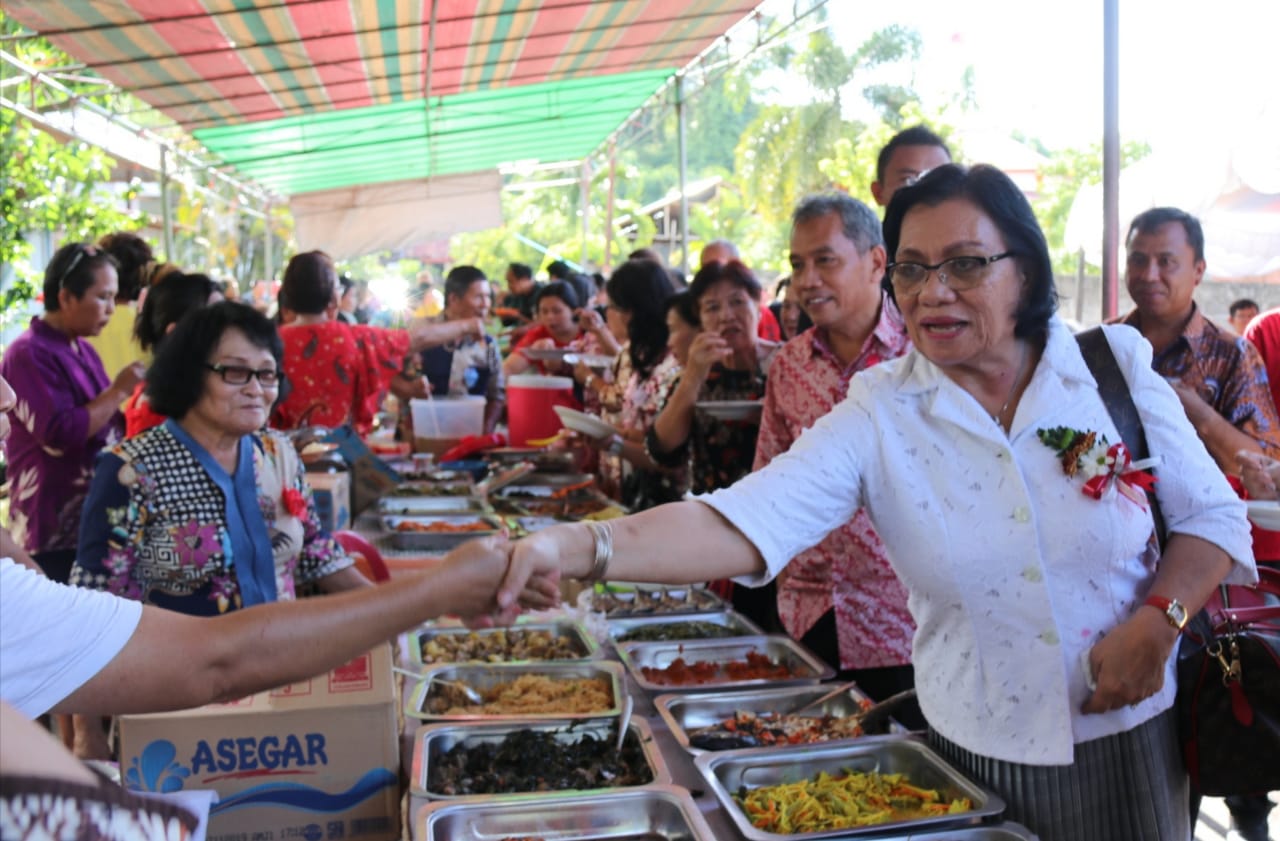 Adriana Dondokambey Ajak Warga Sulut Gunakan Produk UMKM Lokal