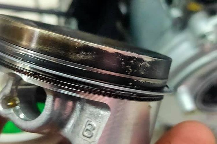 ahass-langsung-ganti-baru-bagi-honda-pcx-160-yang-bermasalah-pada-piston.jpg