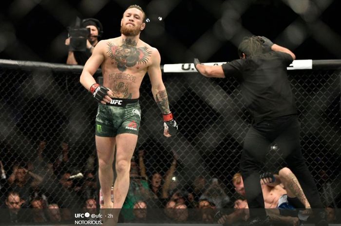 aksi-conor-mcgregor-saat-melawan-donald-cerrone.jpg