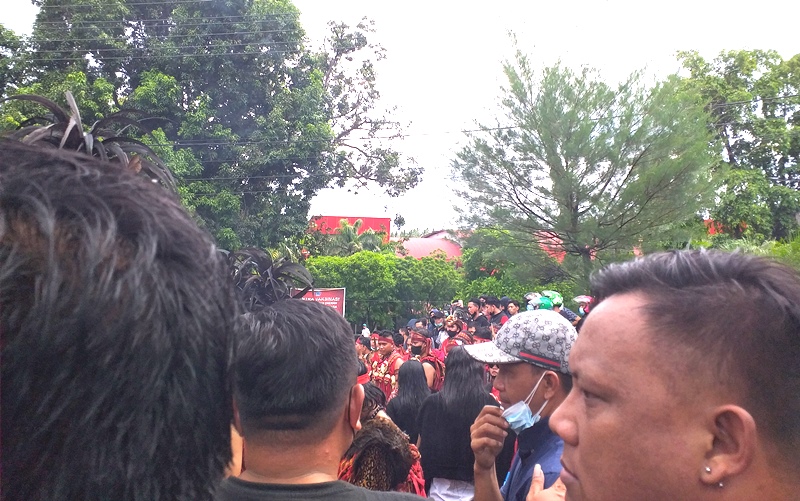 Demo Tolak PPKM di Manado, Masa Aksi Lakukan Orasi di Luar Kantor DPRD Sulut