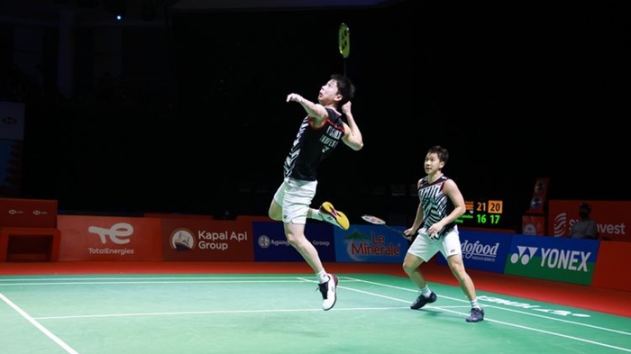 aksi-kevin-sanjaya-sukamuljo-kiri-melompaat-dan-marcus-fernaldi-gideon.jpg