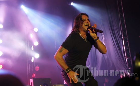 Chord Gitar A Thousand Faces - Creed: I Stand Surrounded By The Walls That Once Confined Me