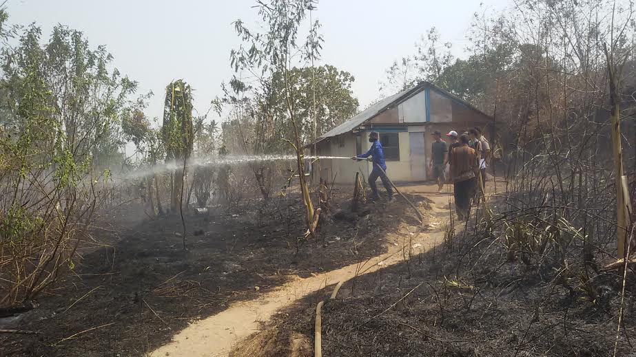 Dikelilingi Kobaran Api tapi Rumah Ini tak Terbakar