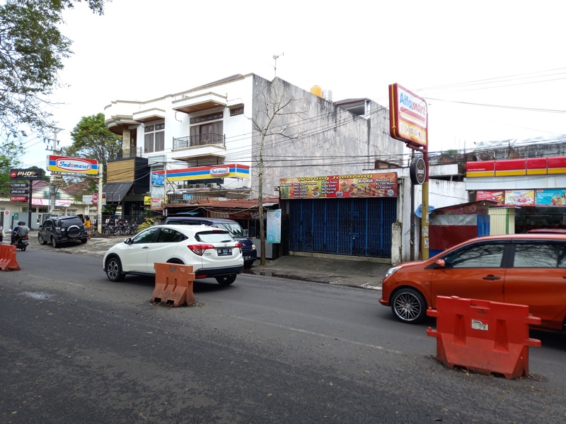 alfamart-dan-indomaret-di-dekat-lapangan-sparta-tikala.jpg
